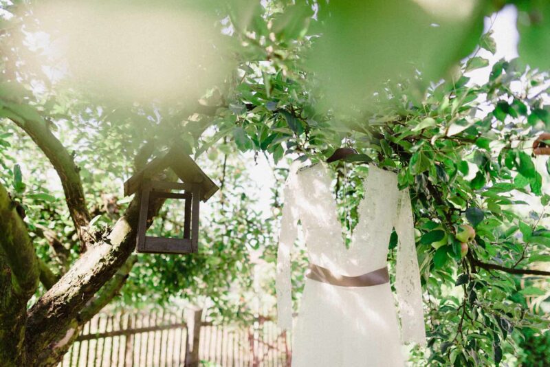 intimate-garden-wedding-hungar