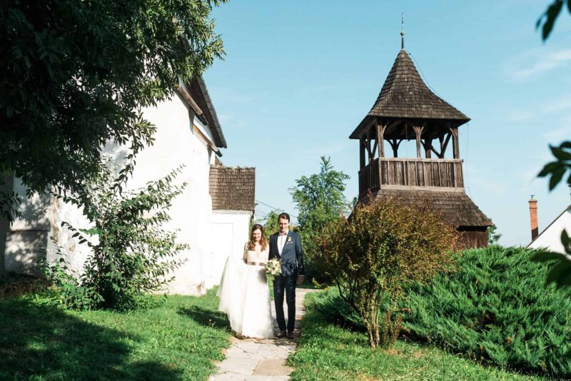 intimate-chapel-wedding