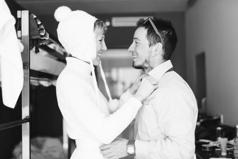 winter wedding couple