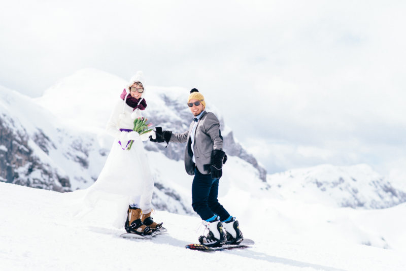 bride groom in the snow snowboarding
