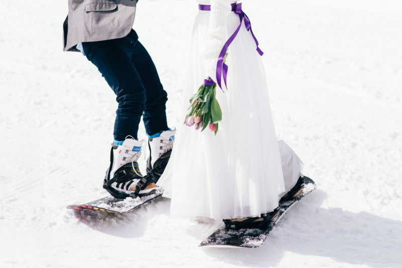 bride groom in the snow