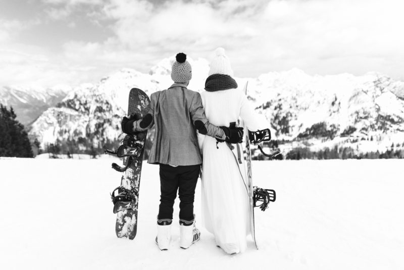 bride groom in the snow