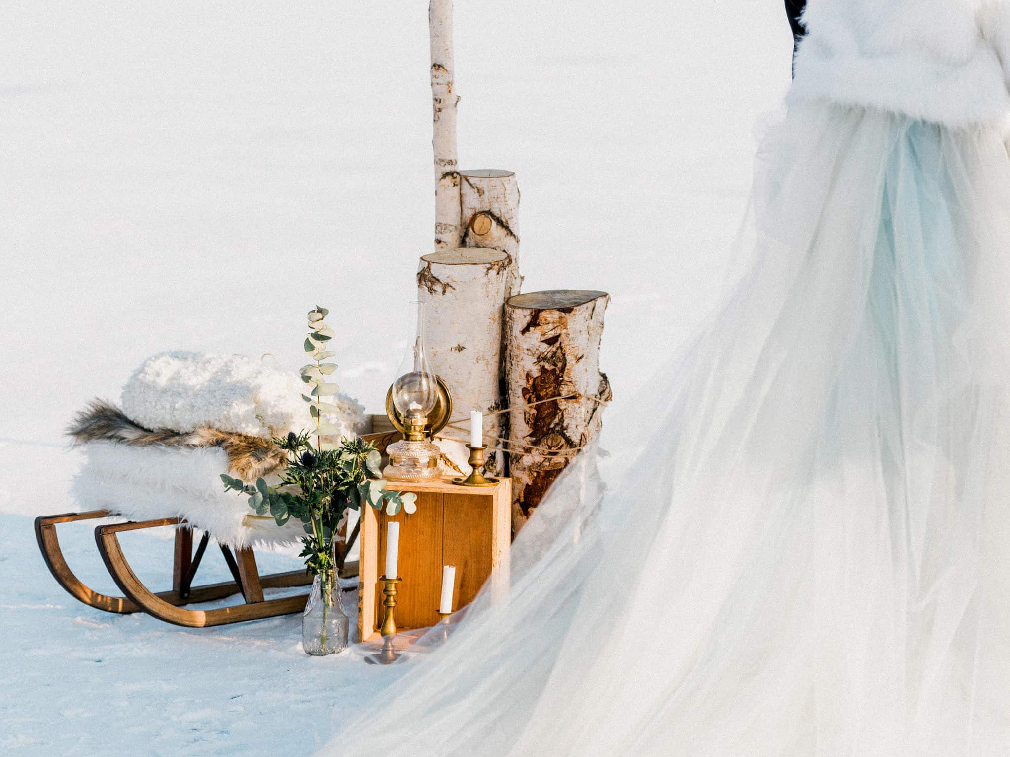 17_wedoverhills_sledge_winter_wedding