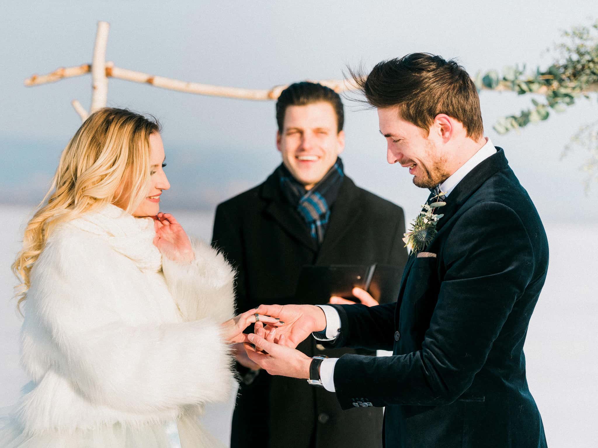 26_wedoverhills_austria_elopement_exchange_of_rings