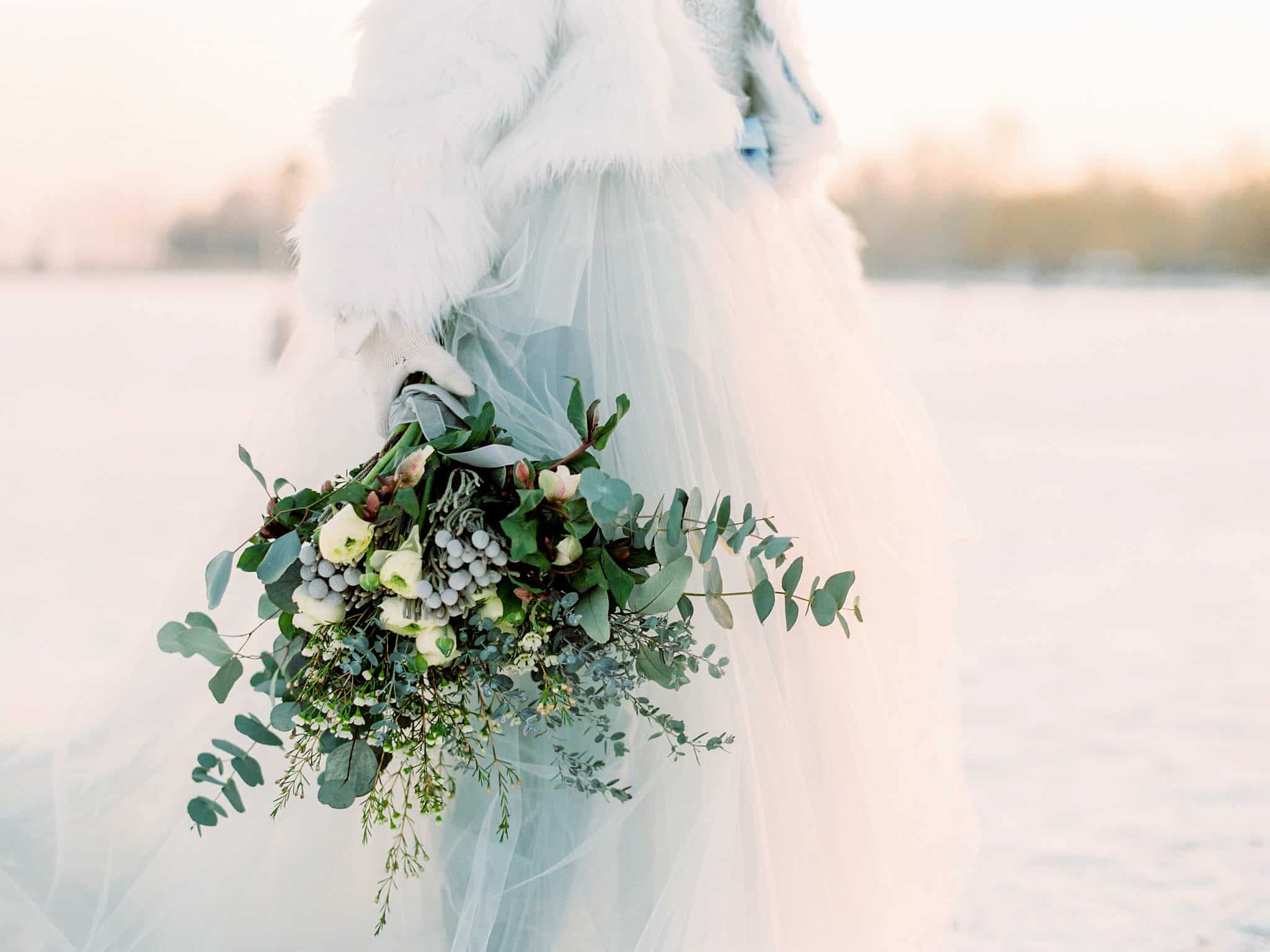 50_wedoverhills_bouquet_wedding_sunset