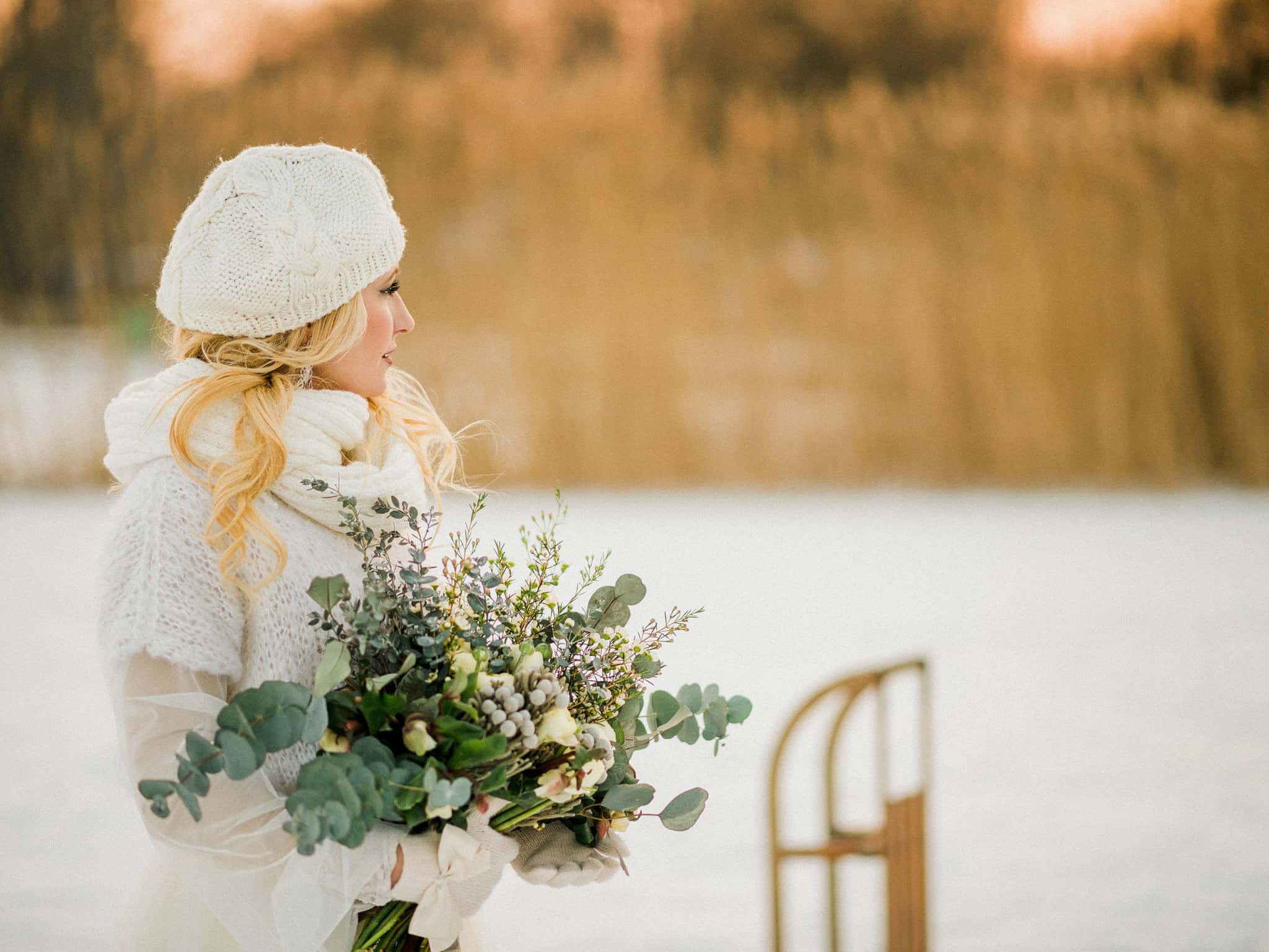 63_wedoverhills_elopement_bride_with_sledge