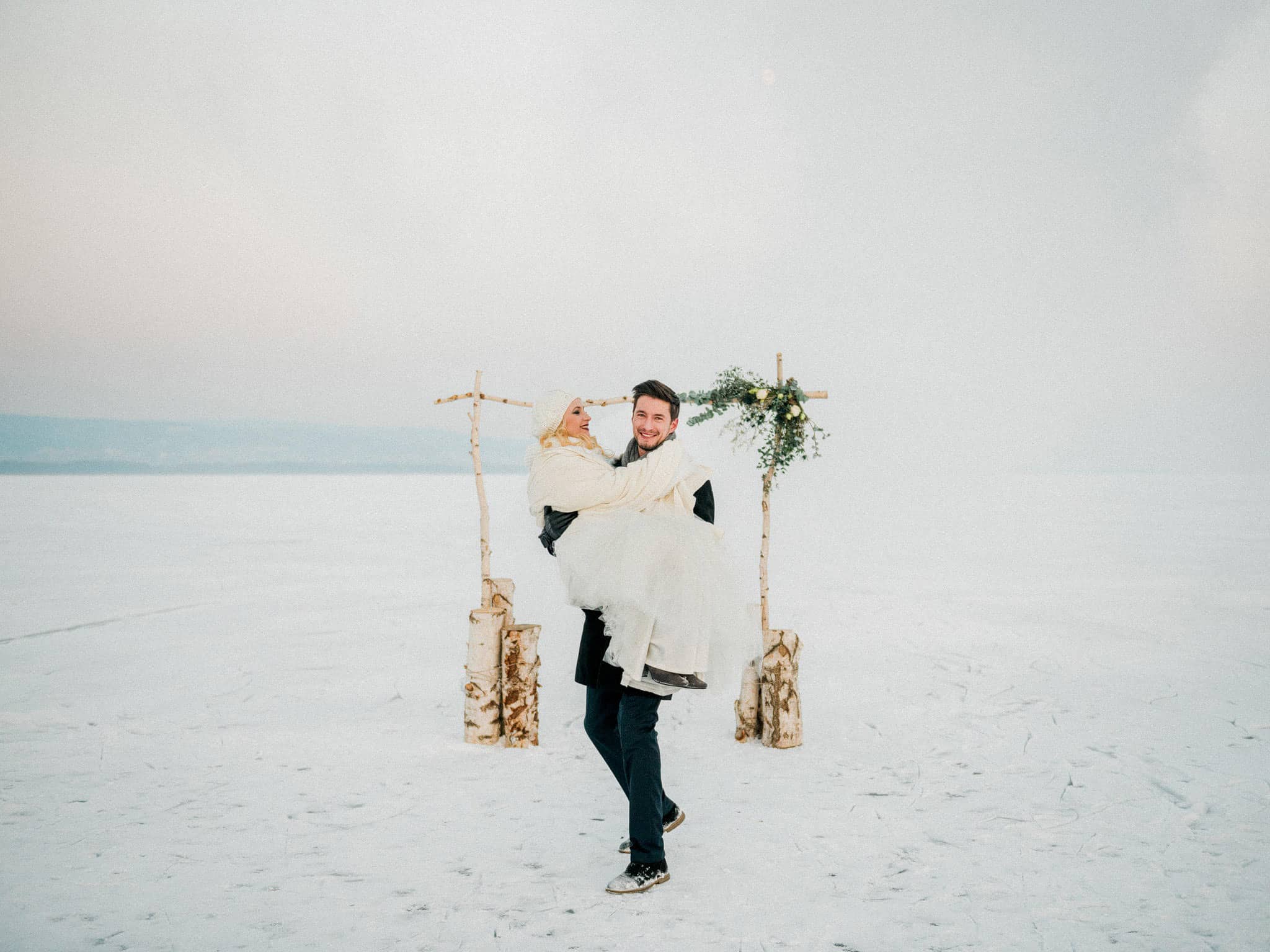 68_wedoverhills_elopement_on_ice