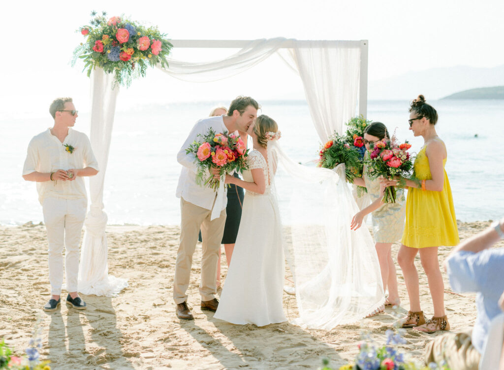 beachwedding ceremony backdrop